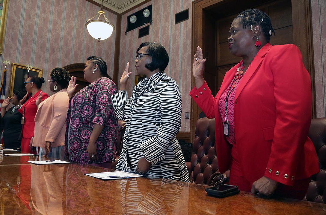 women taking pledge