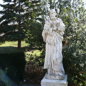 statue